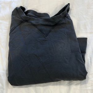 Lululemon great crew neck. Fits like size 4 probably lululemon size 8-10